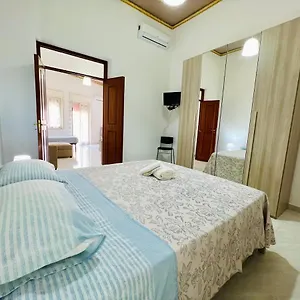 Casa Kennedy , Capaci Italia